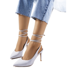 Zapatos de tacón grises con cordones de Latvala