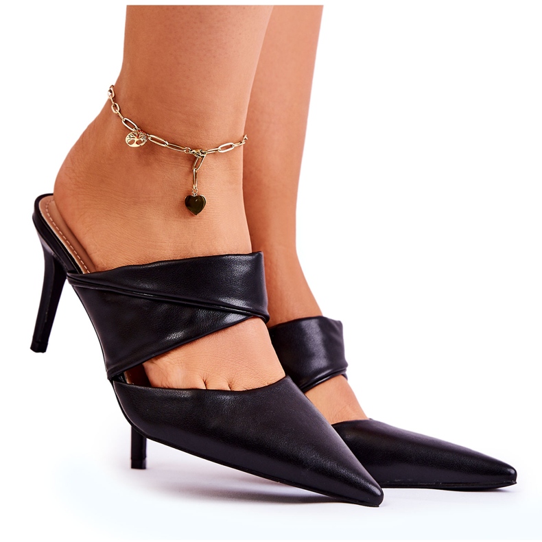 Zapatillas De Cuero En Una Avelina Negra negro