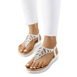 Sandalias plateadas en la plataforma Ahola