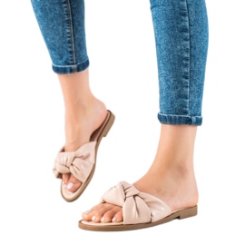 Ideal Shoes Zapatillas beige con estilo rosado