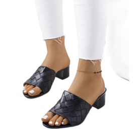 Zapatillas tejidas negras en el puesto de Verdun negro