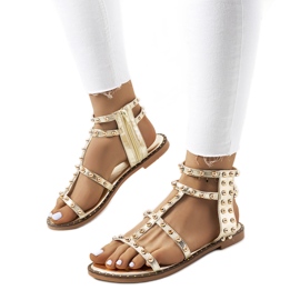 Sandalias doradas con tachuelas Kabor dorado
