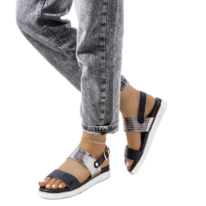 Sandalias negras con aplicación de Larochelle metalizada negro plata
