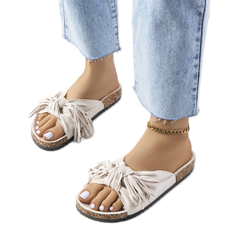 Pantuflas beige con flecos Laderies Pantuflas beige con flecos Laderies