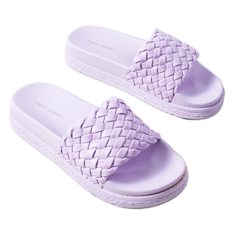 Chanclas violetas en la plataforma Kapper