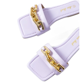 Bailarina elegante violeta con cadena Cherell