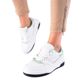 DK Zapatillas deportivas en la plataforma verde