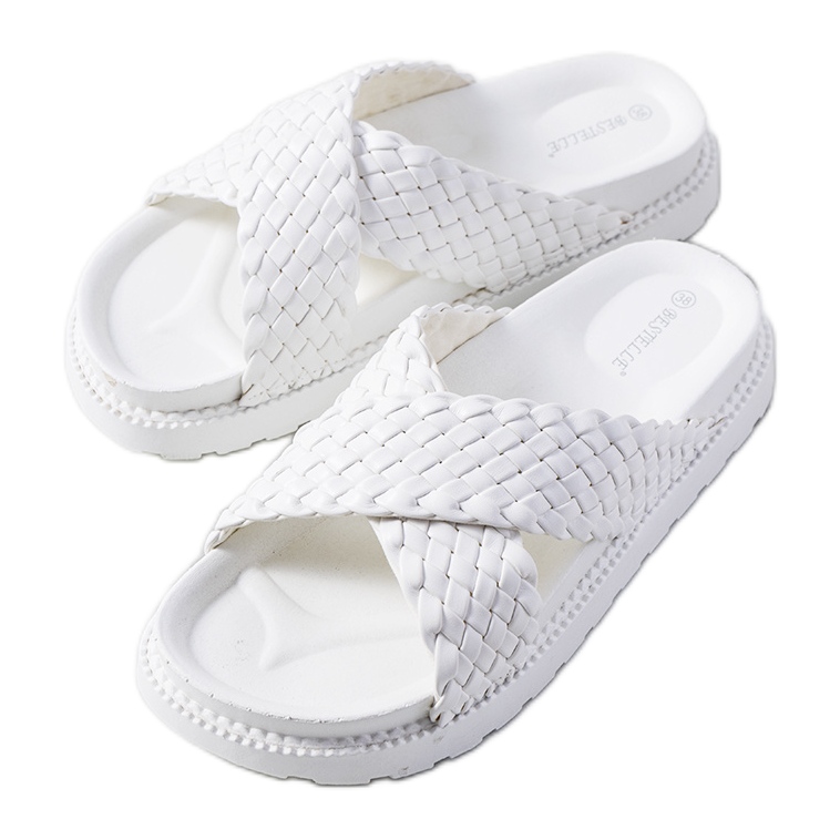 Zapatillas blancas en la plataforma de Bierings blanco