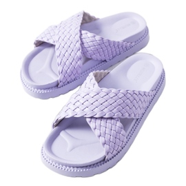Pantuflas moradas en la plataforma de Bierings violeta