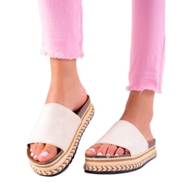Bestelle Pantuflas beige en la plataforma