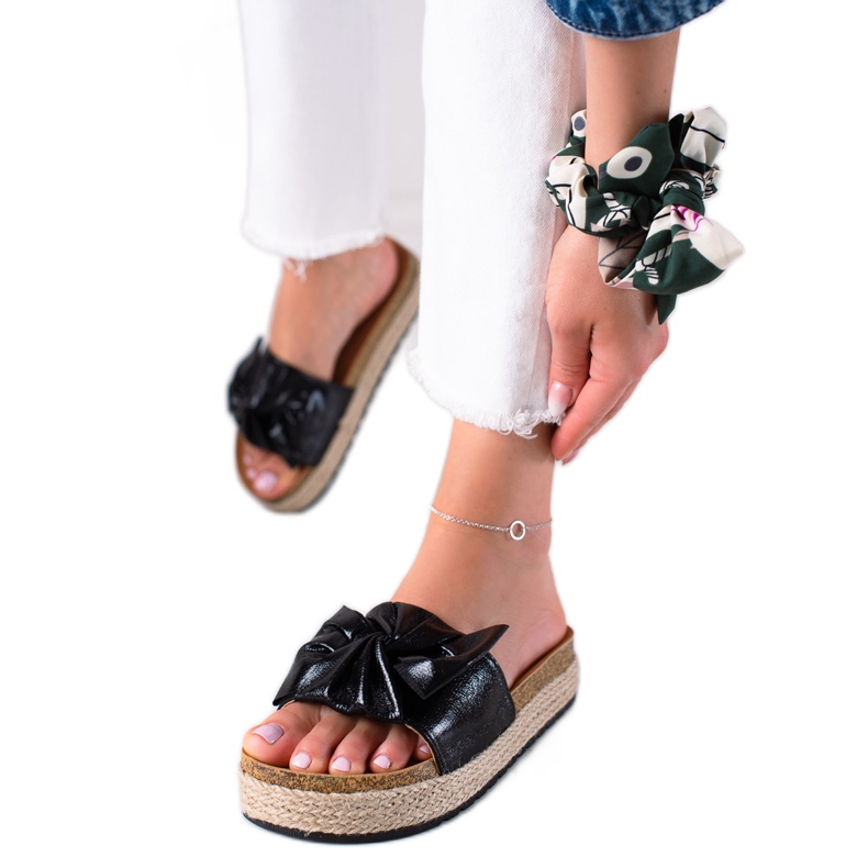 MIKA Pantuflas negras brillantes negro MIKA Pantuflas negras brillantes negro