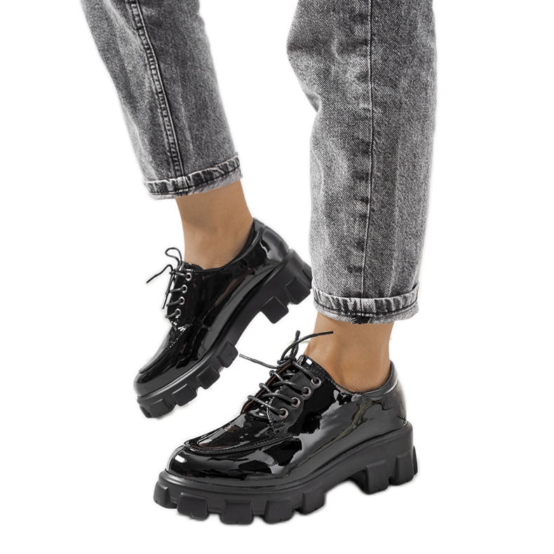 Zapatos de mujer lacados en negro de Donker