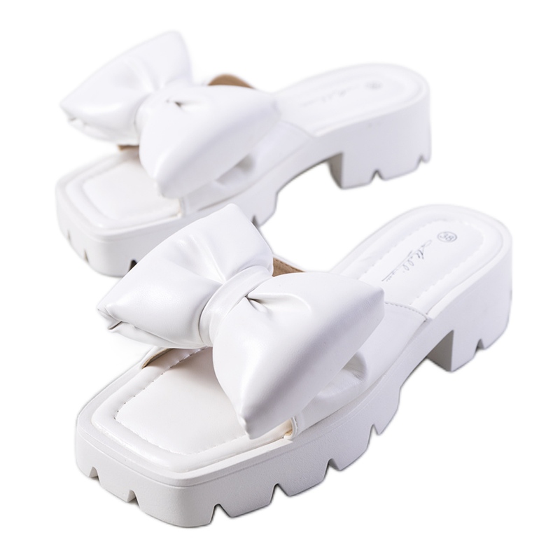 Zapatillas blancas en la suela del tractor Platt blanco Zapatillas blancas en la suela del tractor Platt blanco