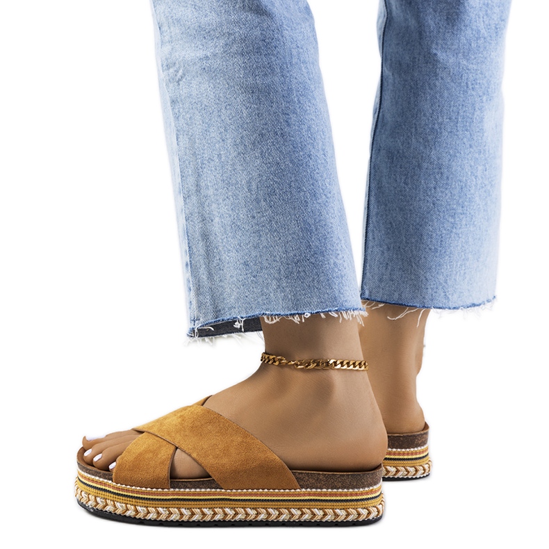 Zapatillas marrones en la plataforma Muncho marrón