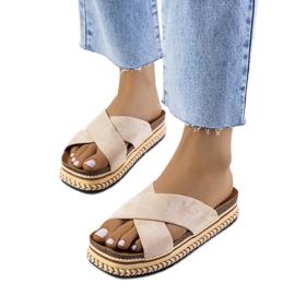 Babuchas beige en la plataforma Muncho
