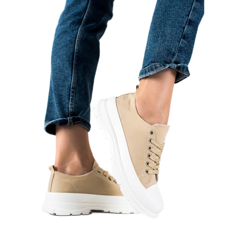 SHELOVET Zapatillas beige en la plataforma