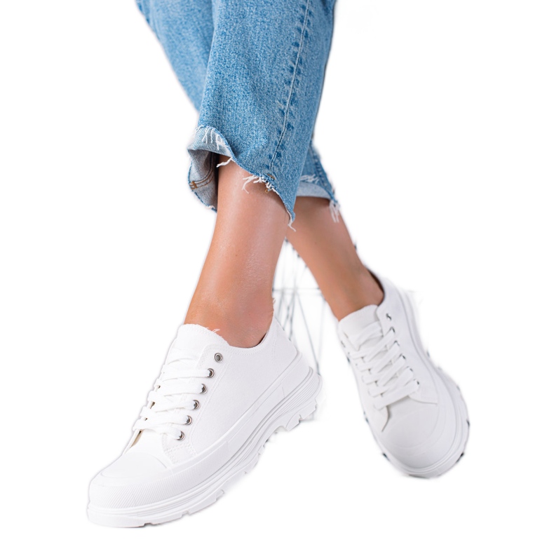 SHELOVET Zapatillas blancas en la plataforma blanco
