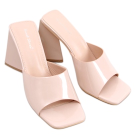 Meryl desnuda tacones altos beige