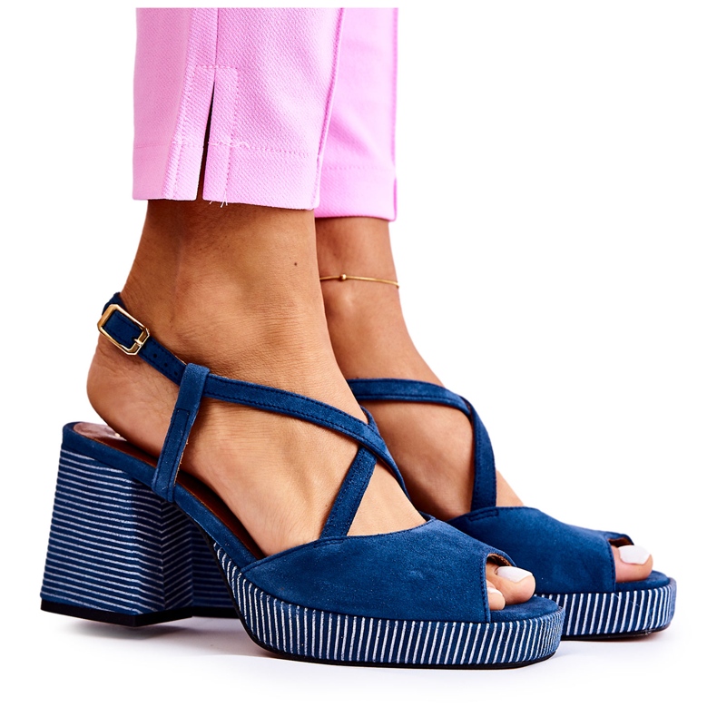 Sandalias De Gamuza En Un Tacón Masivo Maciejka 05543-17 Azul Marino