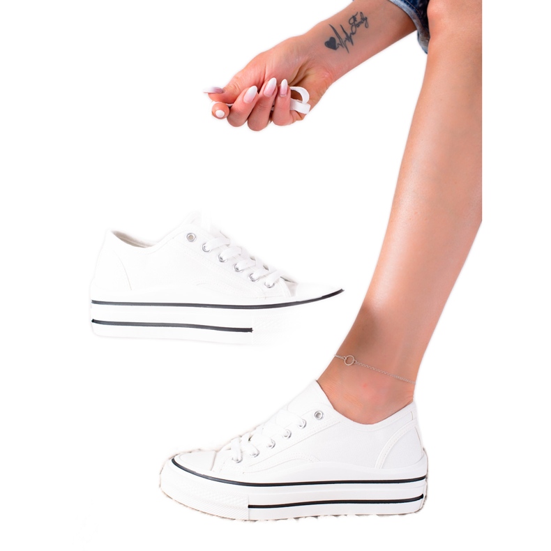 SHELOVET Zapatillas en la plataforma blanco