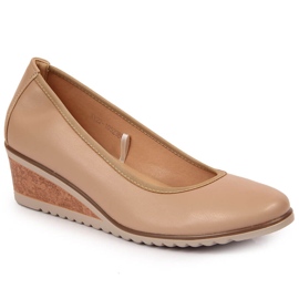Bombas en una cuña Vinceza beige