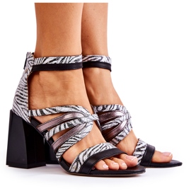 Sandalias de cuero de mujer en un bloque masivo Maciejka 05514-03 Gris negro
