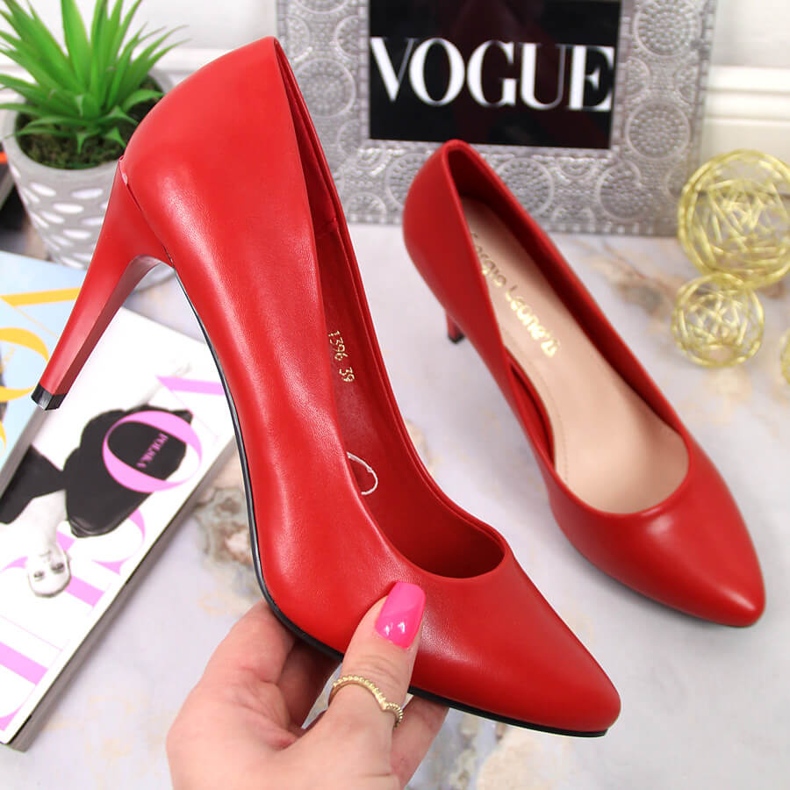 Salón rojo Sergio Leone stiletto