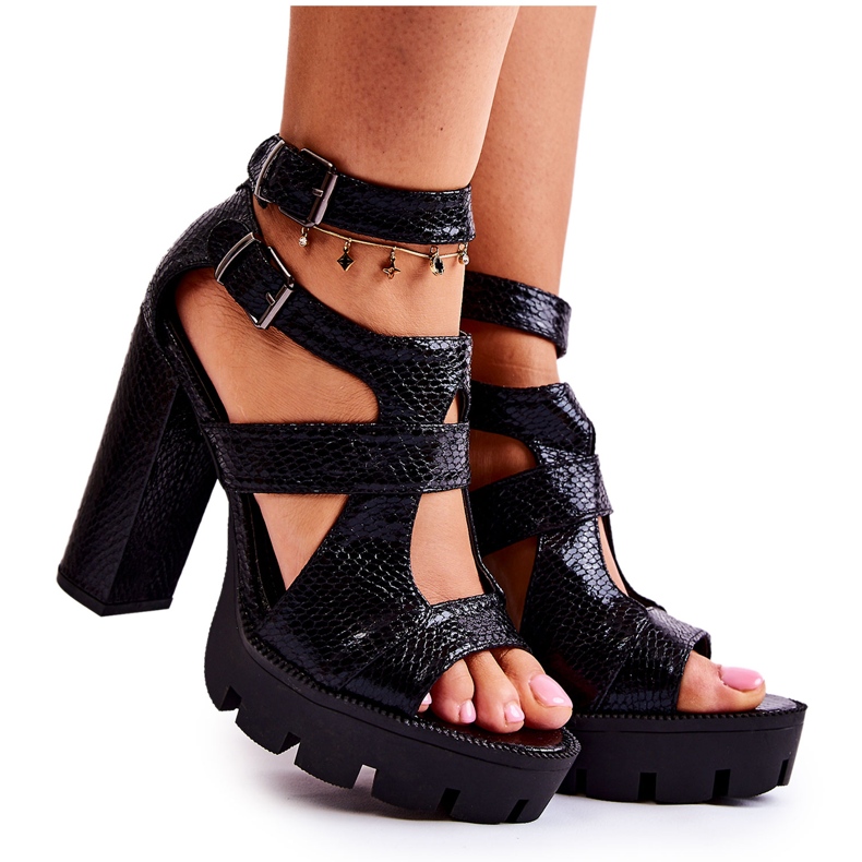 Sandalias Piel Con Recortes Serpiente Negro Broadway