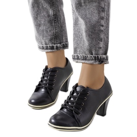BM Zapatos negros en el puesto de Filra
