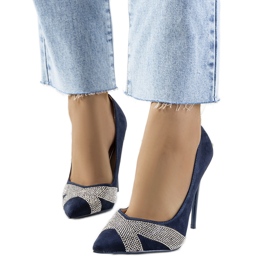 Los tacones azul marino de Steven