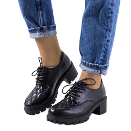 Zapatos de tacón negros de Landra. Zapatos de tacón negros de Landra.