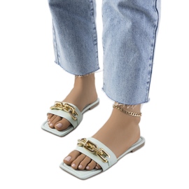 Babuchas elegantes verdes con cadena Cherell