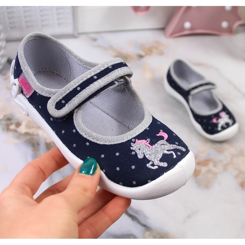 Pantuflas de niña Befado negras con velcro y unicornio negro