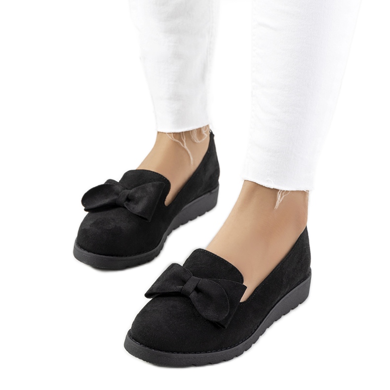 Zapatos negros en la cuña de Poolse