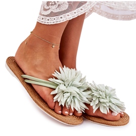 Chanclas de mujer con adorno de tela verde Eviana