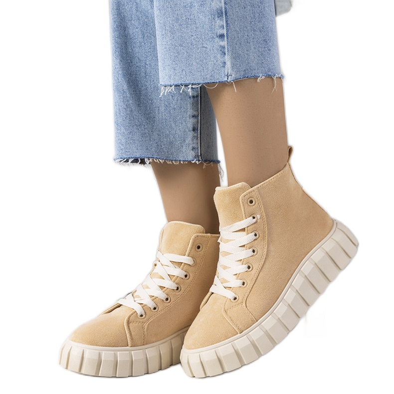 Zapatillas beige en la plataforma Christal