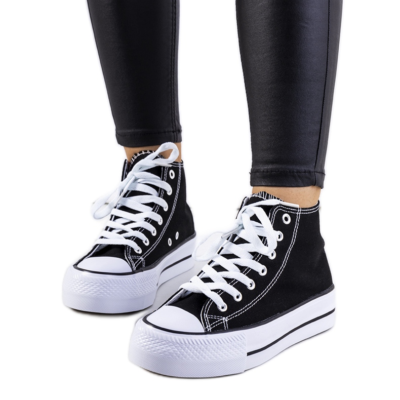 Zapatillas negras en la plataforma Korgay negro