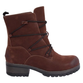 Botas sobre el protector de Puerto Marron marrón