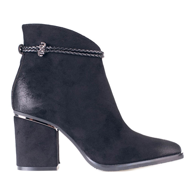 Botas de ante negro en el puesto de W. Potocki