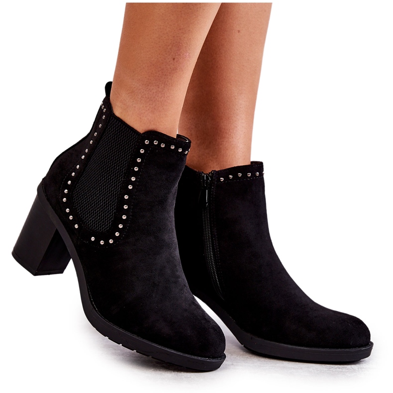 PG1 Botas de ante Cambia negras con tachuelas en un poste negro PG1 Botas de ante Cambia negras con tachuelas en un poste negro