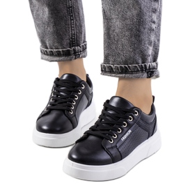 Zapatillas negras sobre una gruesa suela de Luisiana negro