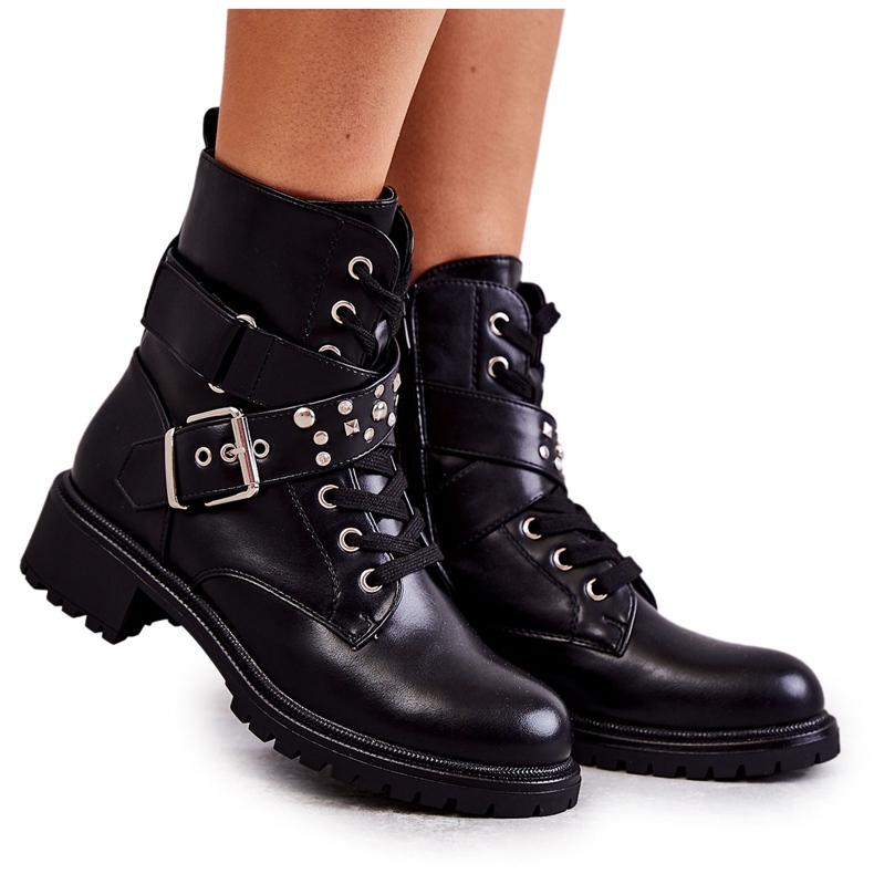 PG1 Botines Lanelly de ecopiel negra con cinturón y tachuelas negro PG1 Botines Lanelly de ecopiel negra con cinturón y tachuelas negro