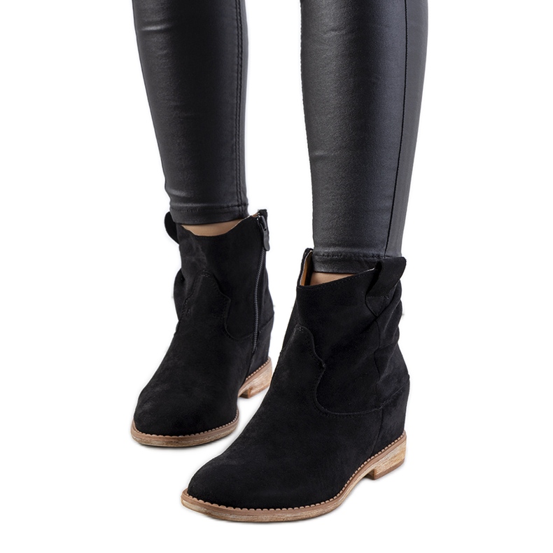 Botas negras en un tacón de cuña Hunjet para interiores negro