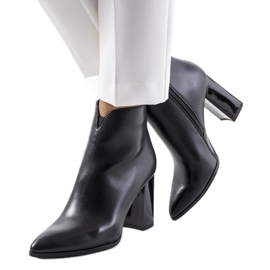 Botines negros en el post de Ezinet