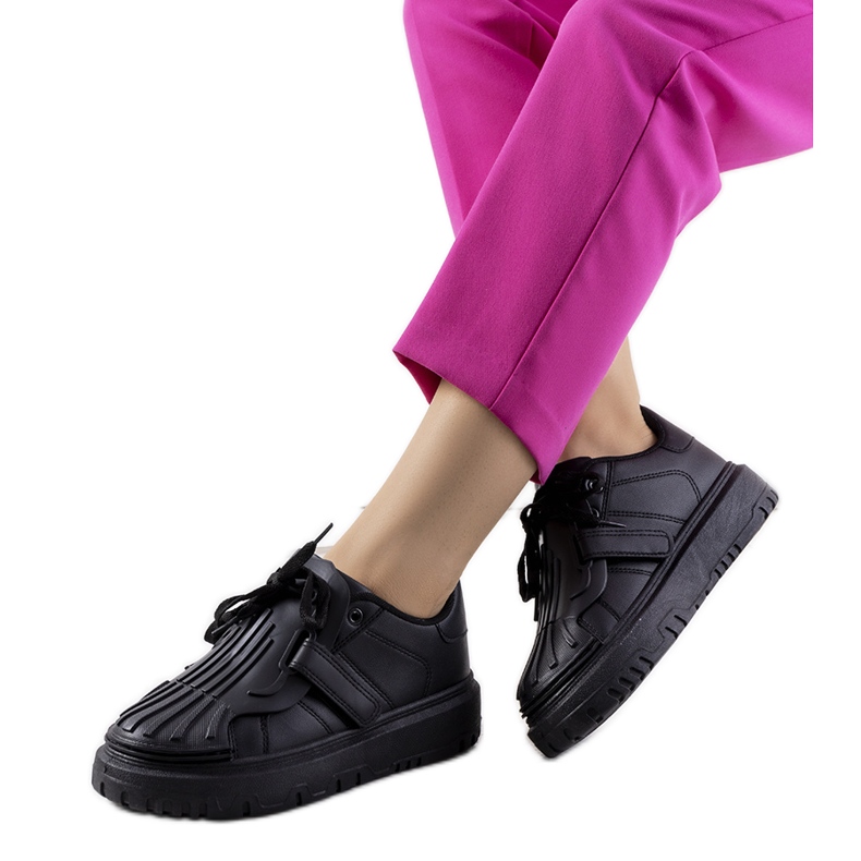 Zapatillas negras con velcro de Pates negro