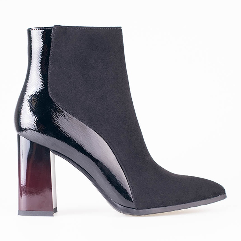 Botas de mujer Shelovet en un poste alto. negro