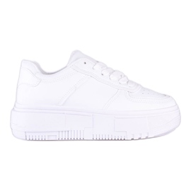 Zapatillas deportivas de mujer Shelovet blancas en la plataforma. blanco