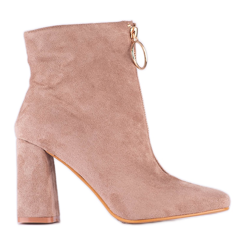 Botas beige de mujer en el puesto de Shelovet con cremallera dorada.