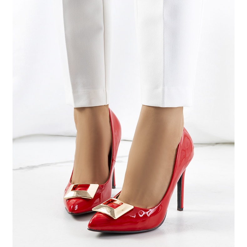 Tacones Cravos lacados en rojo