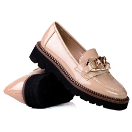 Mocasines de mujer en la plataforma Vinceza fabricados en charol, beige. marrón